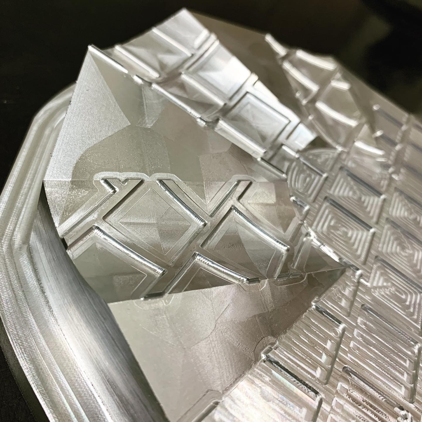 日本ジオニック株式会社,金属加工,金属精密加工,溶接、製缶,マシニング,旋盤,NC旋盤,フライス,町工場,3次元加工