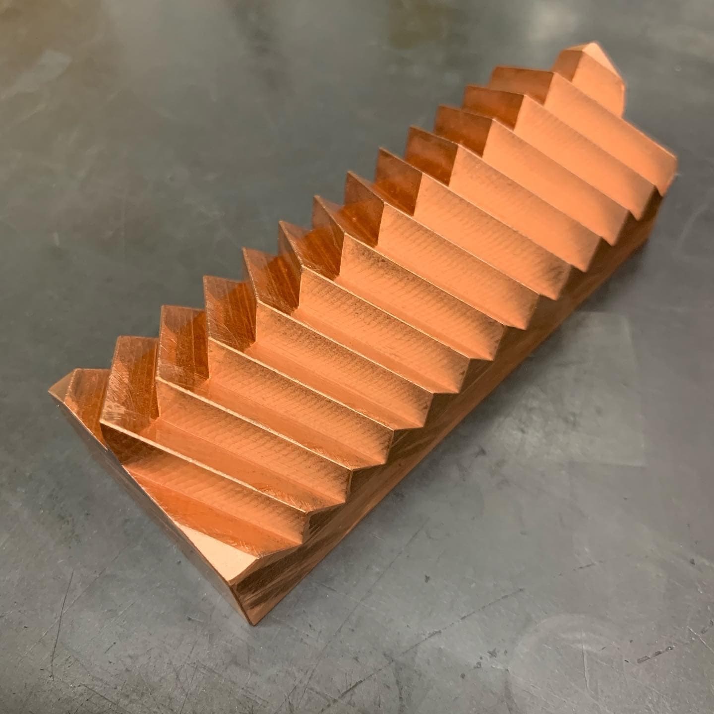 日本ジオニック株式会社,金属加工,金属精密加工,溶接、製缶,マシニング,旋盤,NC旋盤,フライス,町工場,3次元加工