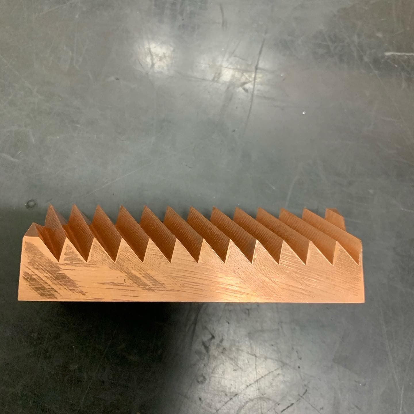 日本ジオニック株式会社,金属加工,金属精密加工,溶接、製缶,マシニング,旋盤,NC旋盤,フライス,町工場,3次元加工